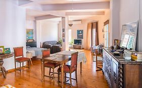 Artistic Getaway Home - Super Central